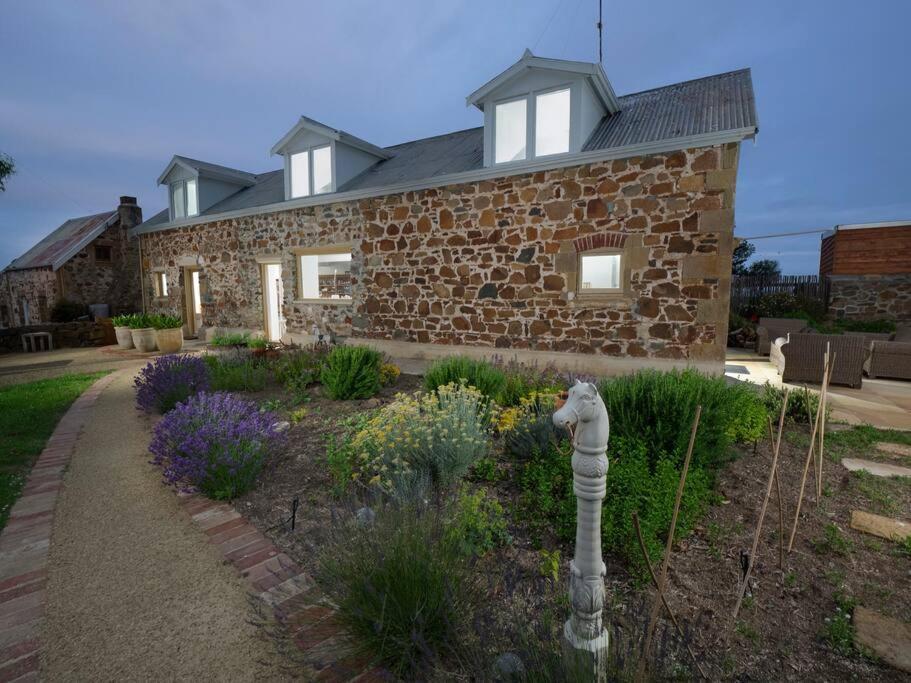 *Newly Relisted* Coach House At Lisdillon Vineyard Villa Little Swanport Kültér fotó